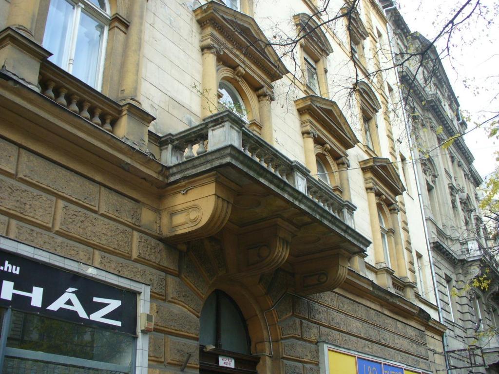 Budapest Tourist Apartments - Jozsef Koerut Екстер'єр фото